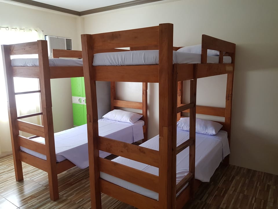 Family Room for 8 | Desk, rollaway beds (surcharge), WiFi (free), bed sheets