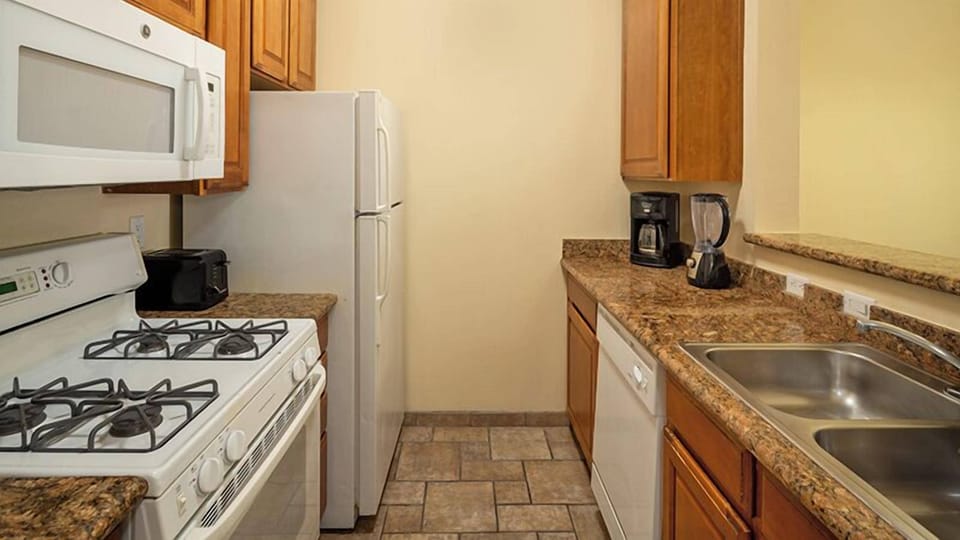 Microwave, coffee/tea maker, cookware/dishes/utensils
