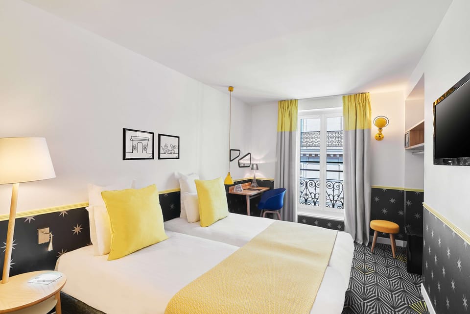 Room with Twin beds - Free soft minibar, Courtesy tray, Chromecast - Digital press | Minibar, in-room safe, desk, blackout drapes