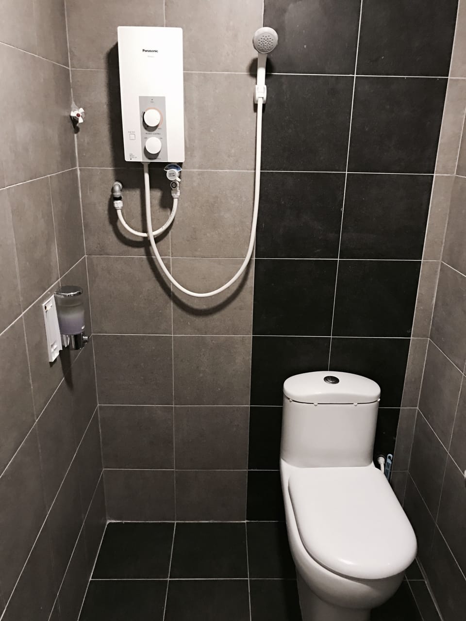 Shower, free toiletries, towels