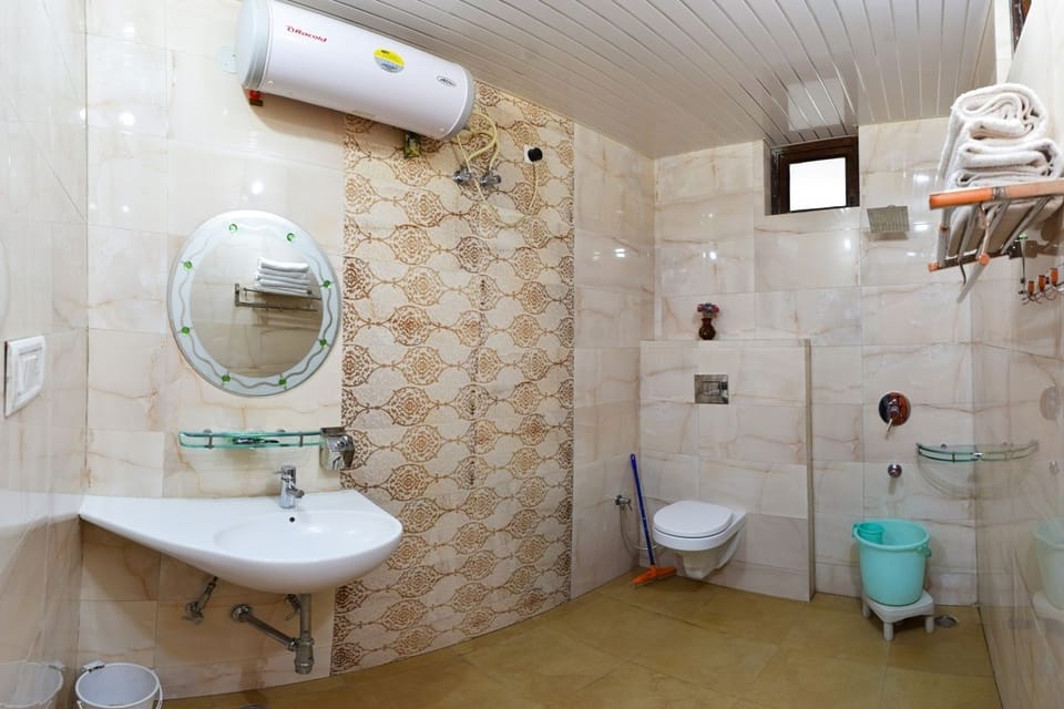 Shower, towels