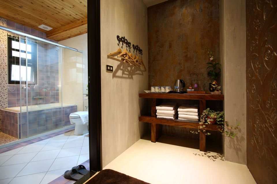 Family Room For Six People | Bathroom amenities | Shower, free toiletries, hair dryer, slippers