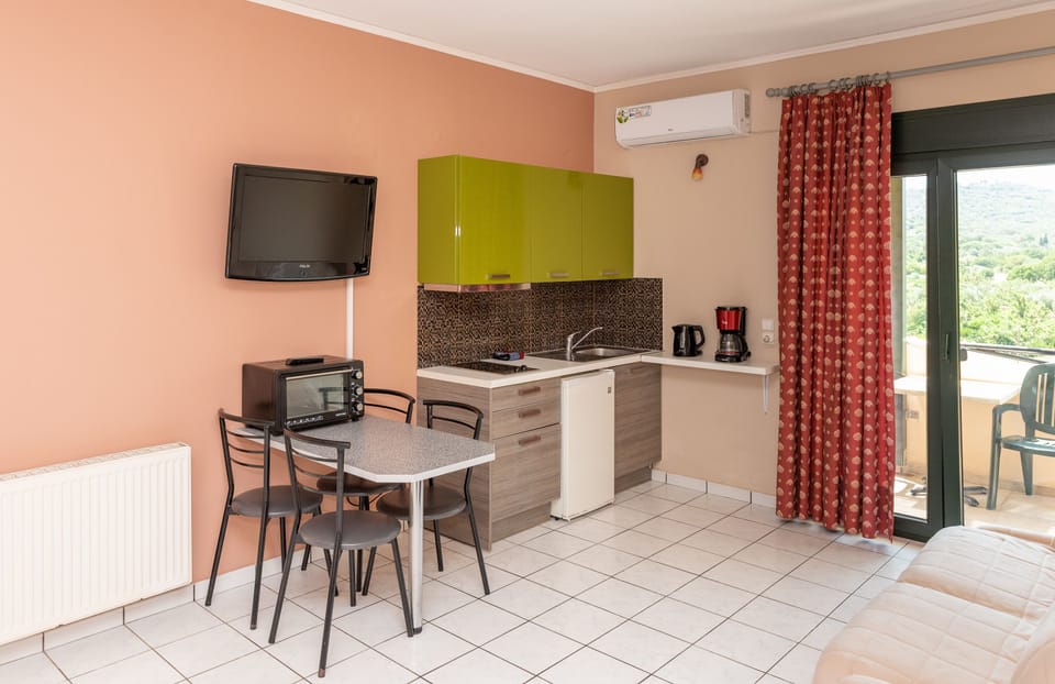 Apartment, 1 Bedroom (2-4 Adults) | Private kitchenette | Fridge, stovetop, coffee/tea maker, electric kettle