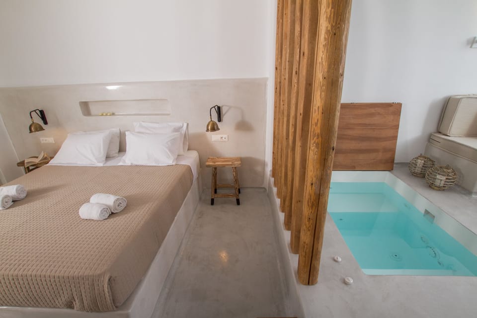 Suite, Jetted Tub | Premium bedding, down comforters, in-room safe, desk