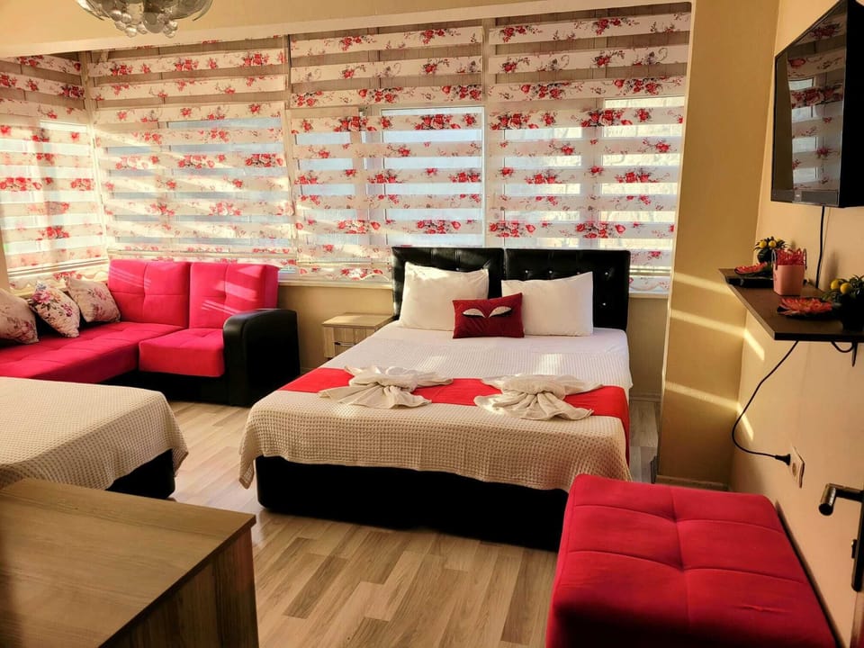 Family Quadruple Room | Desk, laptop workspace, free WiFi, bed sheets