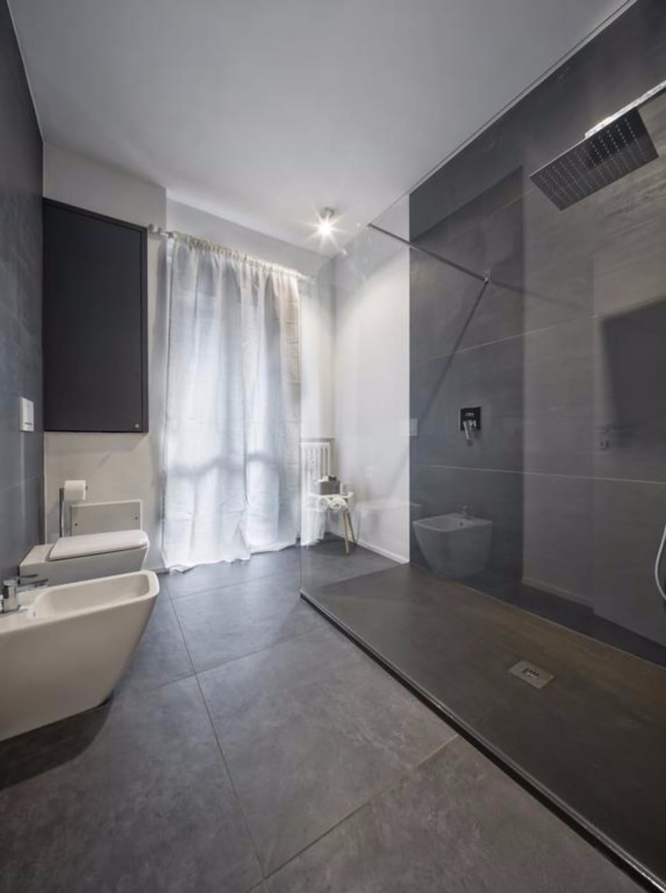 Classic Suite, City View | Bathroom | Shower, free toiletries, hair dryer, slippers