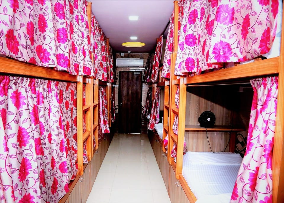 In-room safe, desk, free WiFi