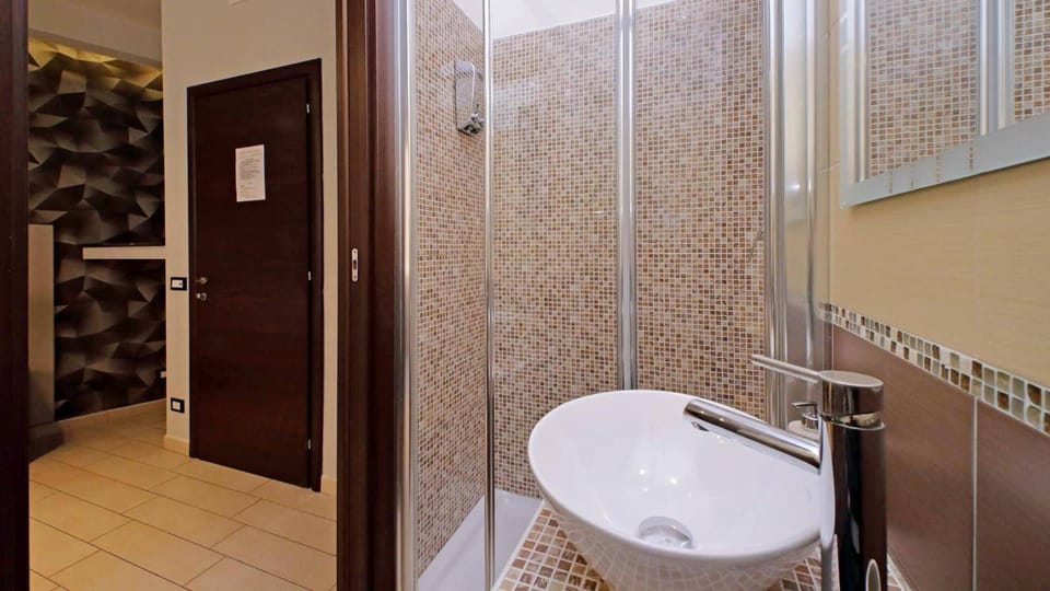 Shower, free toiletries, hair dryer, bidet