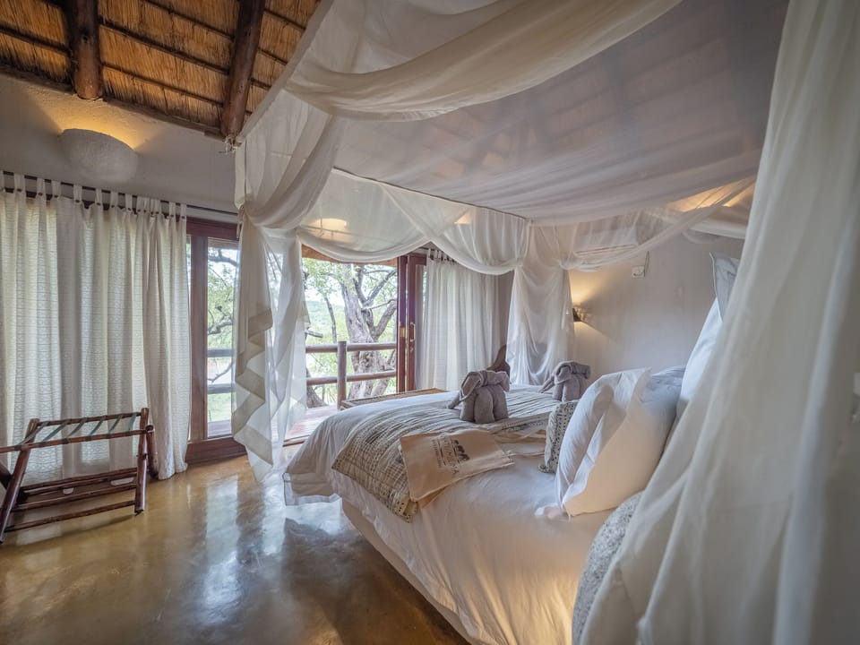 Premium bedding, in-room safe, iron/ironing board, WiFi (free)