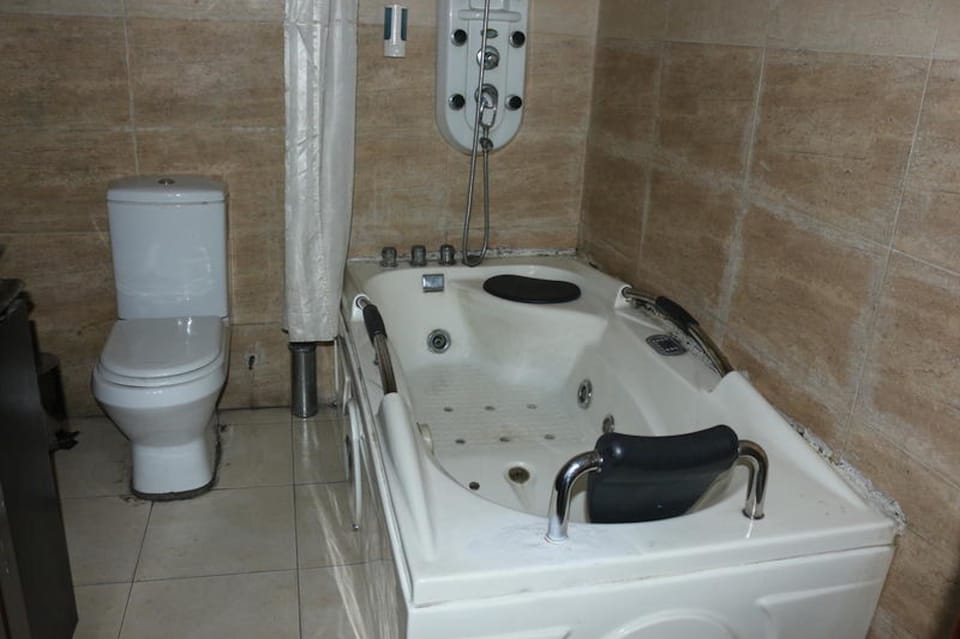 Suite | Jetted tub