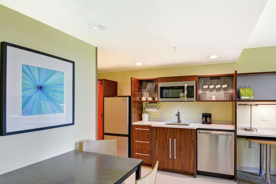 Suite, 1 Bedroom, Mountain View | Private kitchen | Fridge, microwave, dishwasher, coffee/tea maker