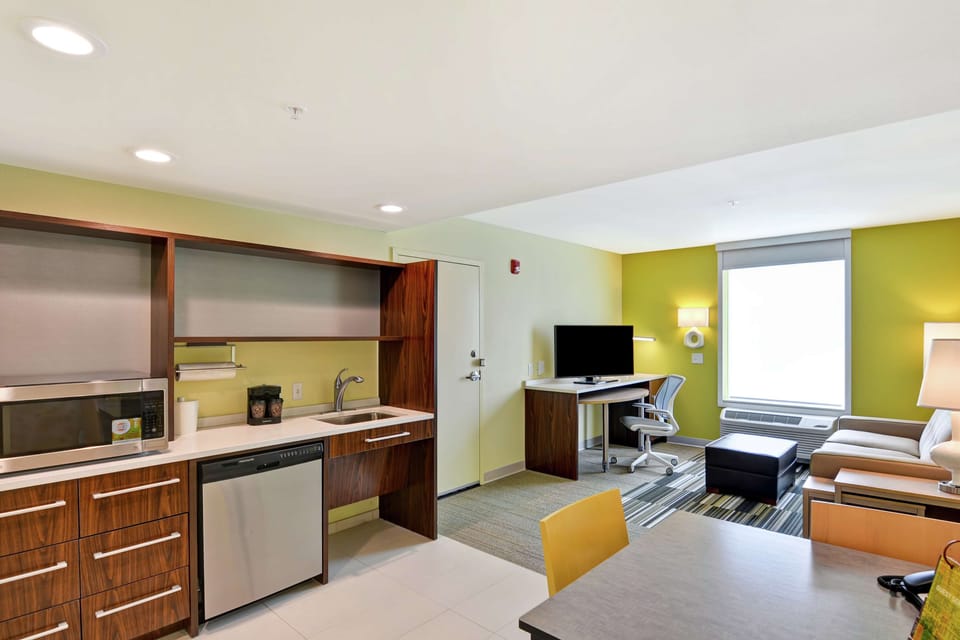Suite, 1 Queen Bed, Accessible (Hearing) | Living area | Flat-screen TV