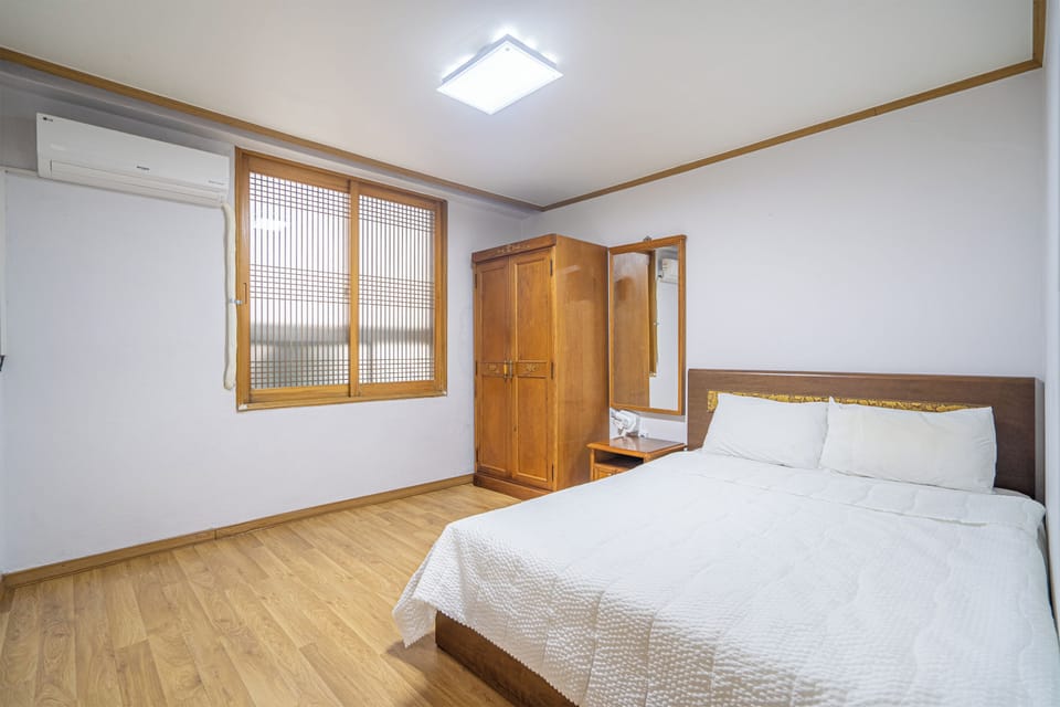 P03) Pension Room for 5 people (Kitchenette) | Premium bedding, free WiFi