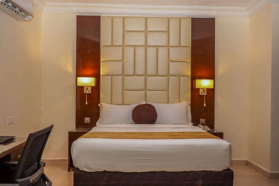 Standard Room | In-room safe, desk, laptop workspace, soundproofing