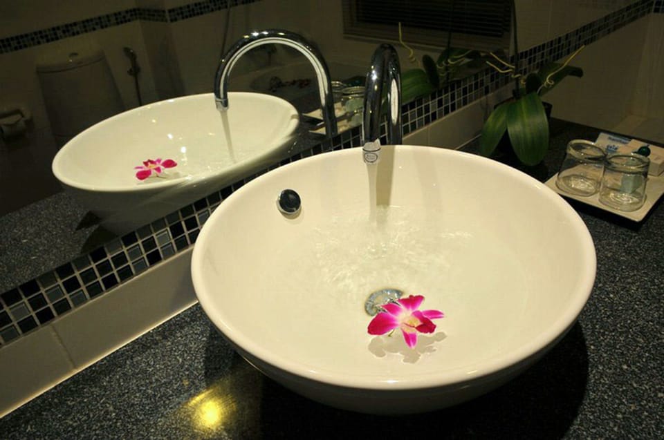 Luxury Double Room | Bathroom sink