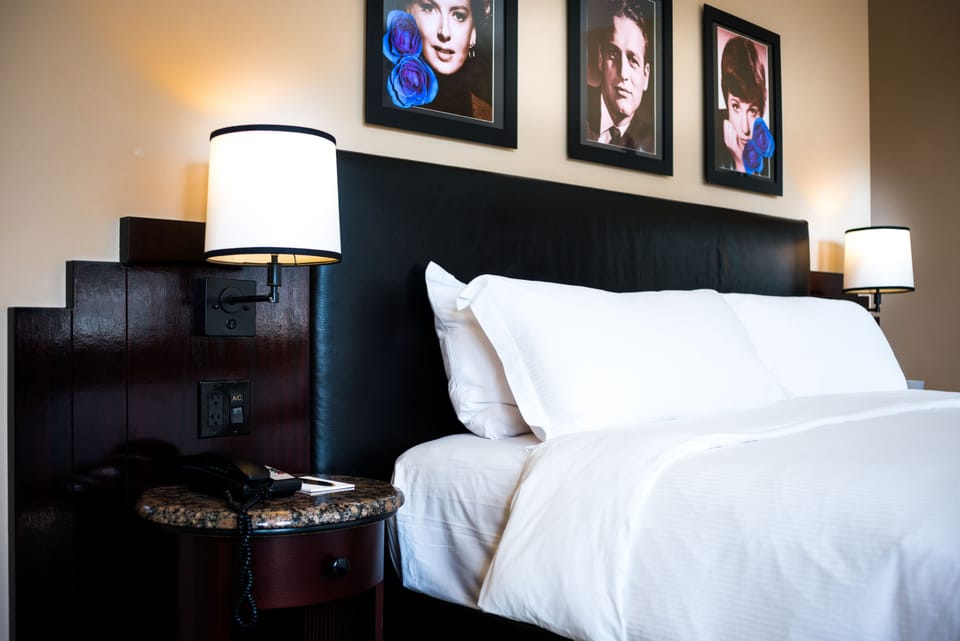 Deluxe Room, 1 Queen Bed | Egyptian cotton sheets, pillowtop beds, in-room safe, desk
