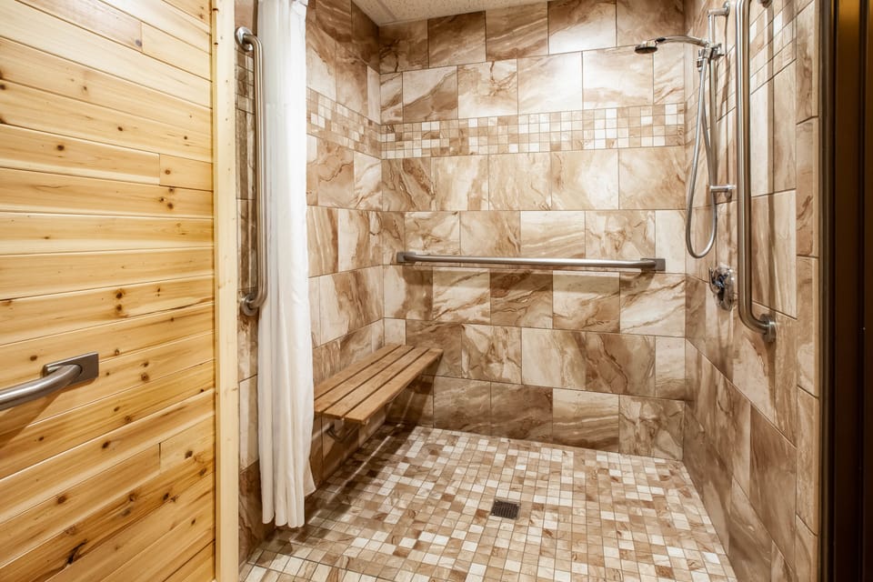 Room, 1 King Bed, Accessible, Non Smoking (Mobility Accessible) | Bathroom shower