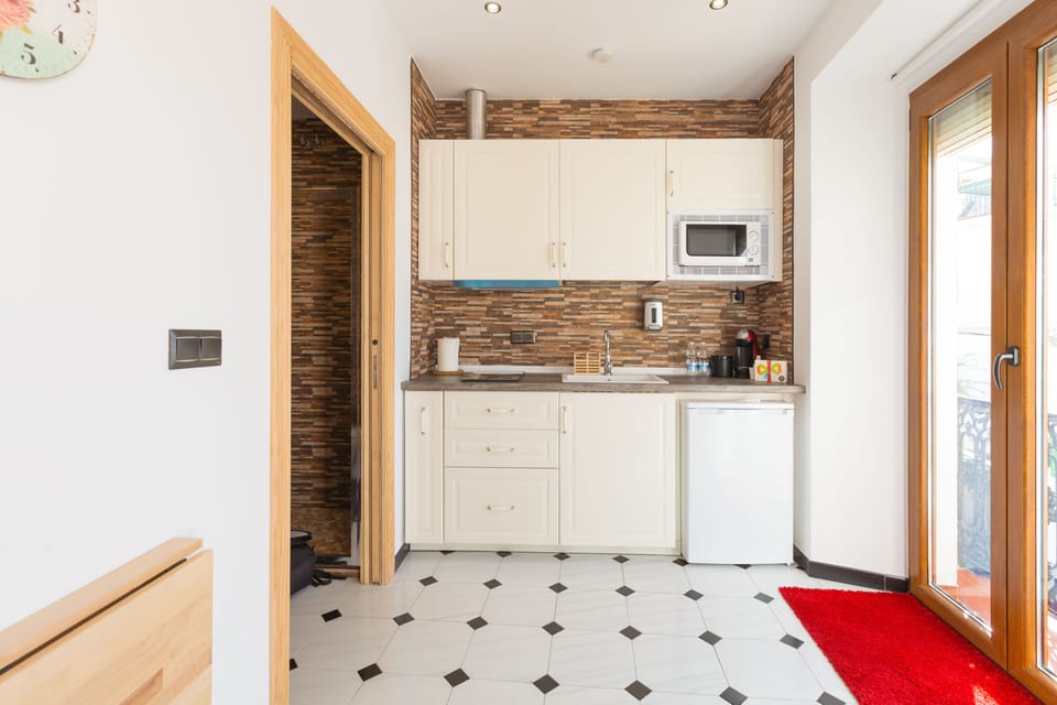 Deluxe Twin Room, City View (El Cisne) | Private kitchen | Electric kettle