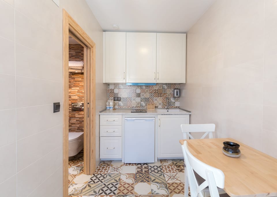 Panoramic Twin Room, Balcony, City View (El Cielo) | Private kitchen | Electric kettle