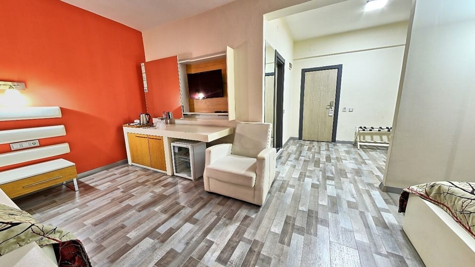 Standard Room | Minibar, in-room safe, desk, free WiFi
