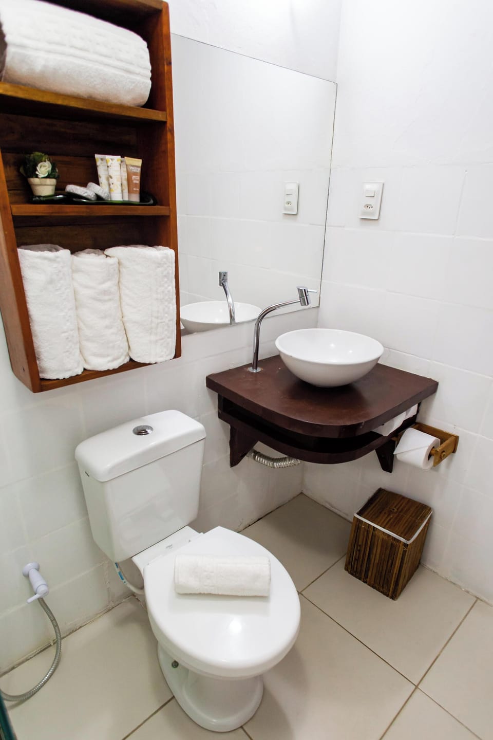 Family Room, Garden View | Minibar, desk, free WiFi, bed sheets