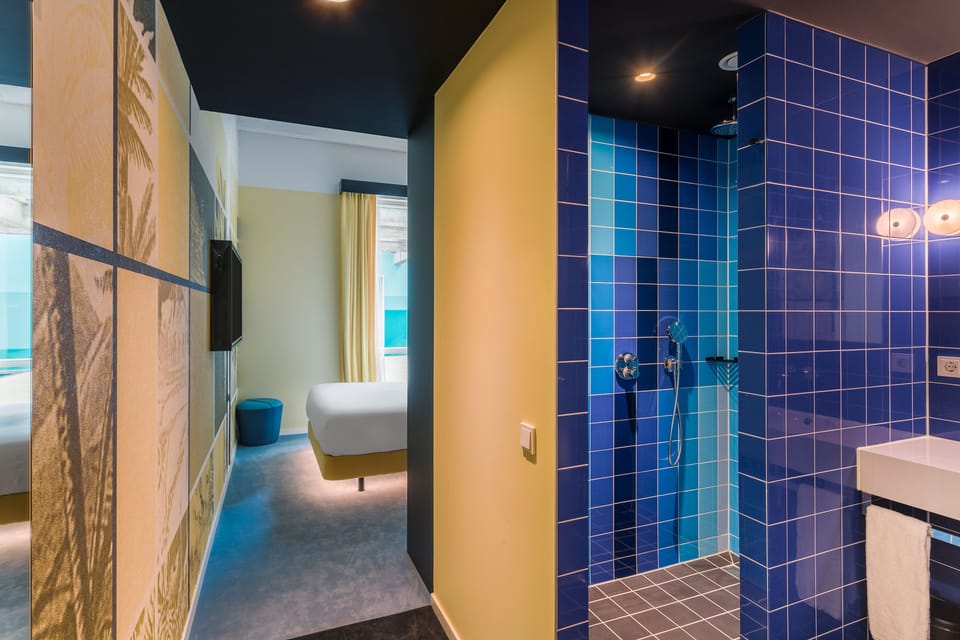 Single Room | Bathroom | Eco-friendly toiletries, hair dryer, towels
