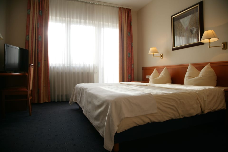 In-room safe, desk, soundproofing, free WiFi
