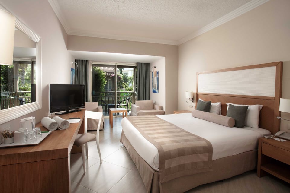 Standard Bungalow | Premium bedding, minibar, in-room safe, desk
