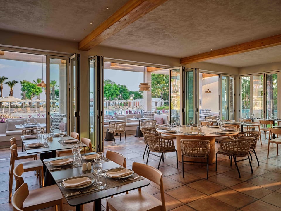 5 restaurants; breakfast, lunch, and dinner served