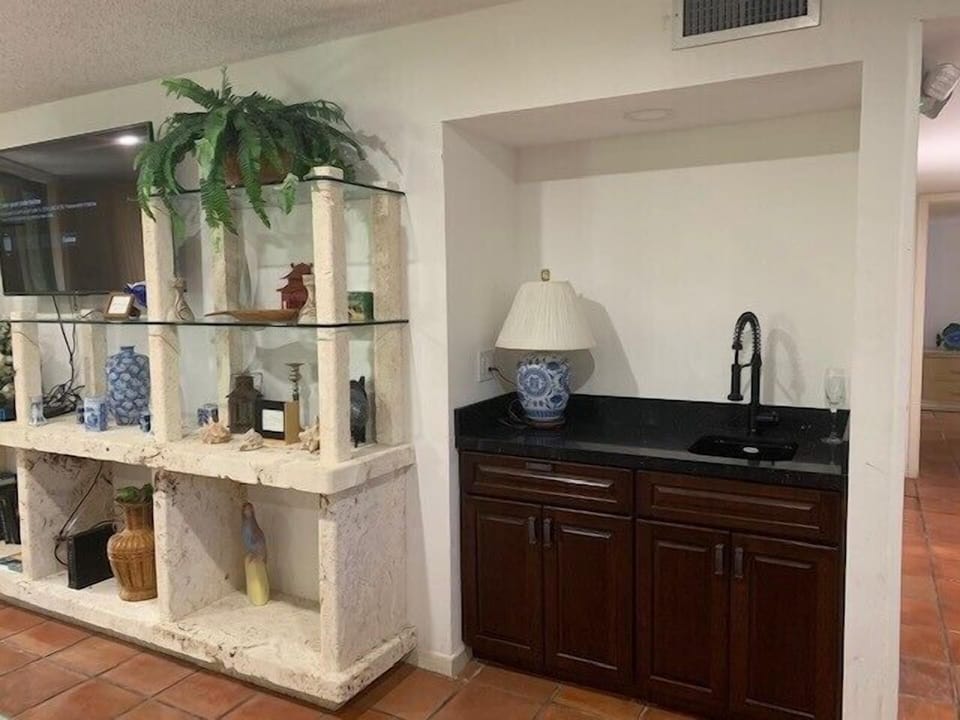 Wet bar & Entertainment Center