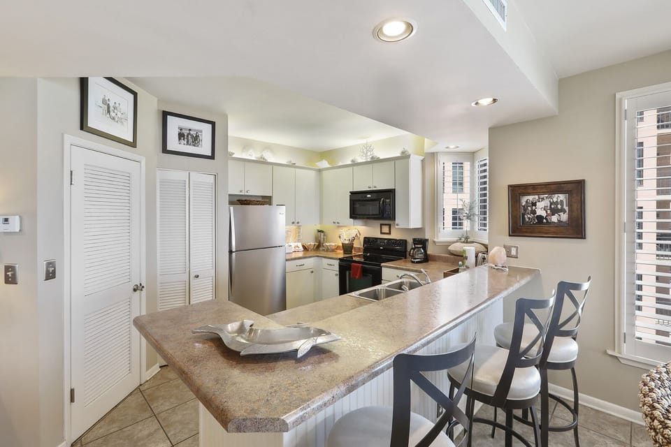 Kitchen/Breakfast Bar