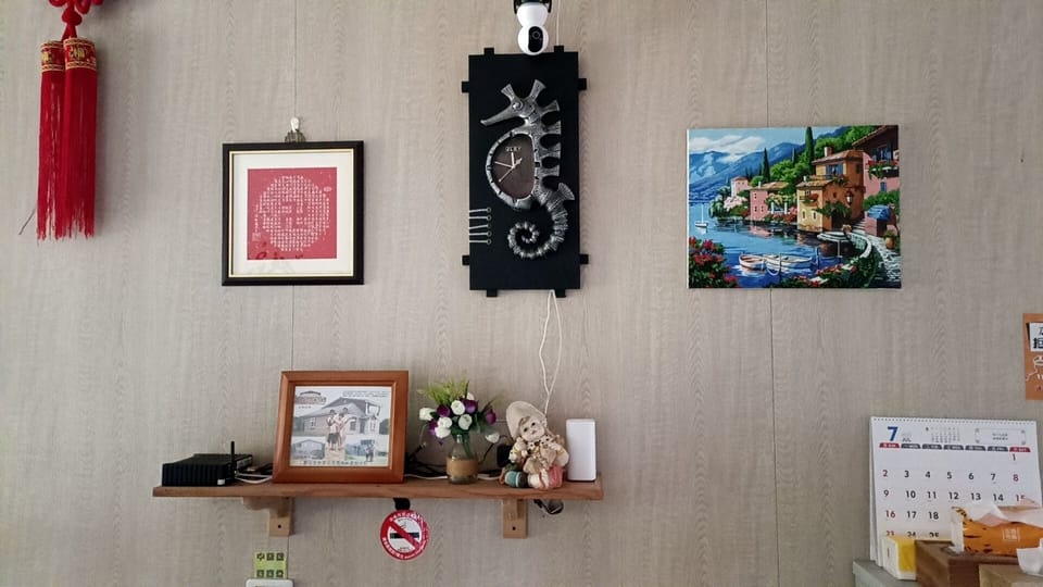 Basic Room | Living area | Flat-screen TV