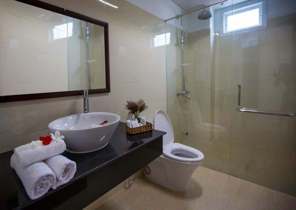 Deluxe Double Room | Bathroom sink