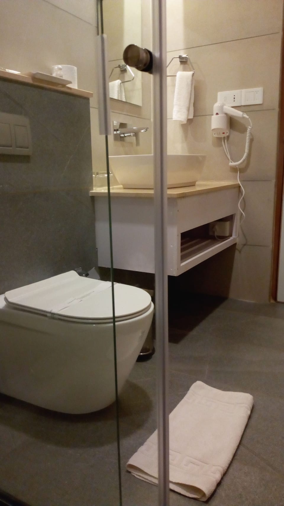 Retreat Chamber Double | Bathroom | Shower, free toiletries, towels