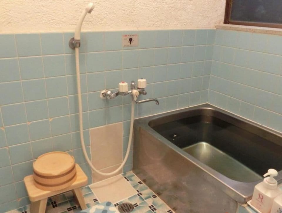 Japanese-style Twin Room, Shared Bathroom | Bathroom | Towels