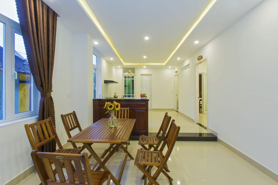 Family Suite, 2 Bedrooms | In-room dining