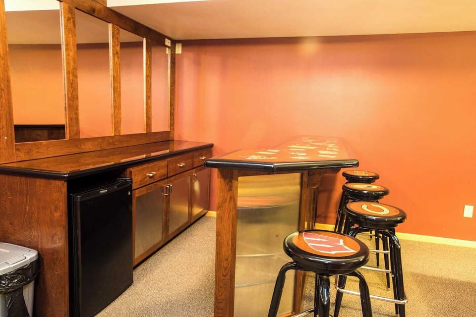 Bar- Lower Level