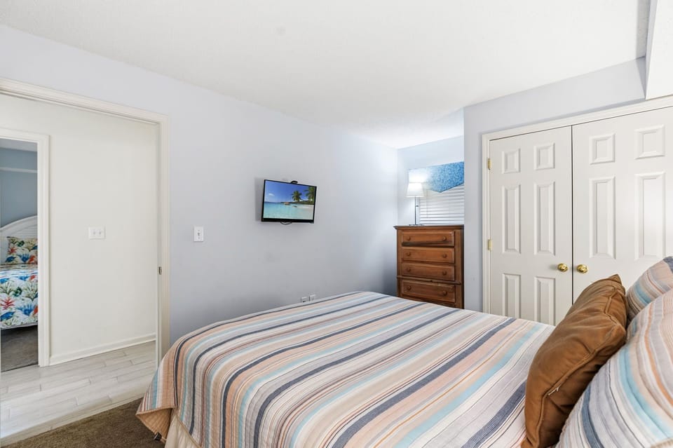 3rd Bedroom w/1 Queen