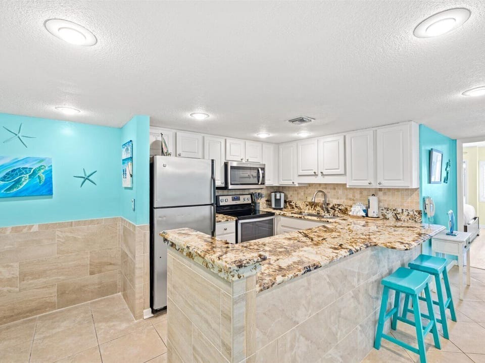 HSRC 514 Kitchen/  Breakfast Bar