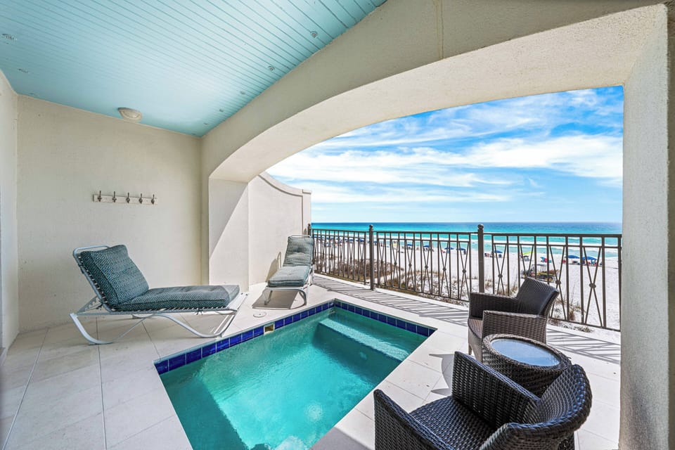 Private Splash Pool on the Beach!