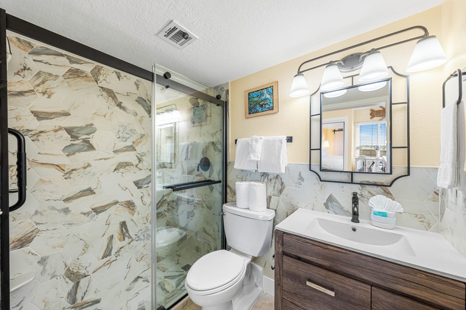 HSRC 122 Master Bathroom with Walk-in Shower
