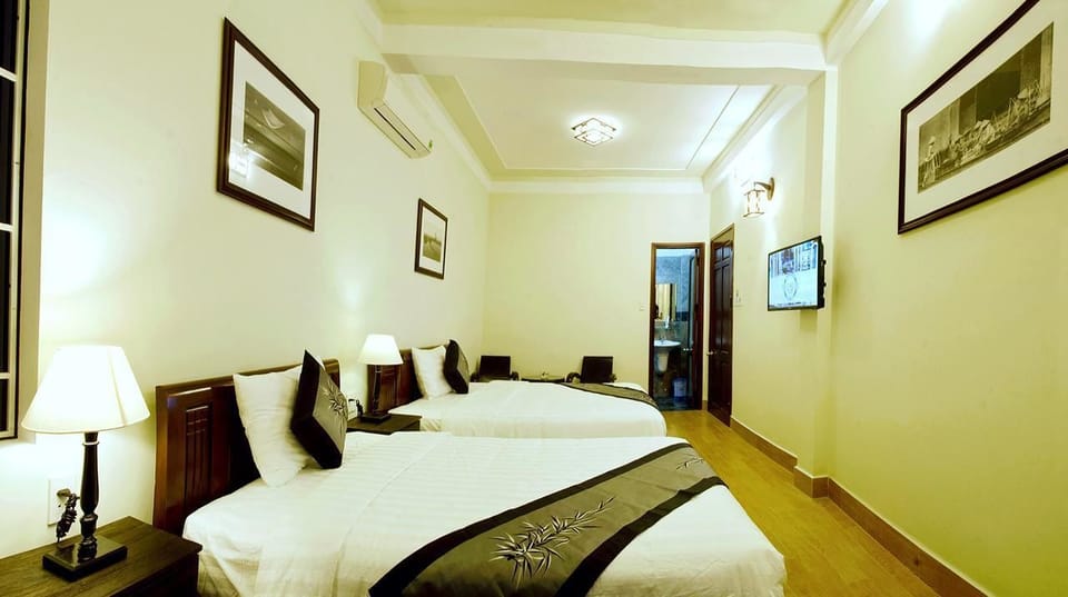 Twin Room | Minibar, desk, soundproofing, free WiFi