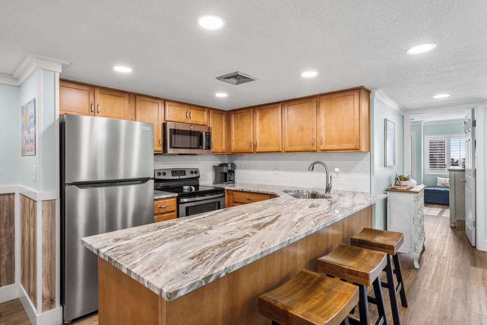 Kitchen / Breakfast Bar