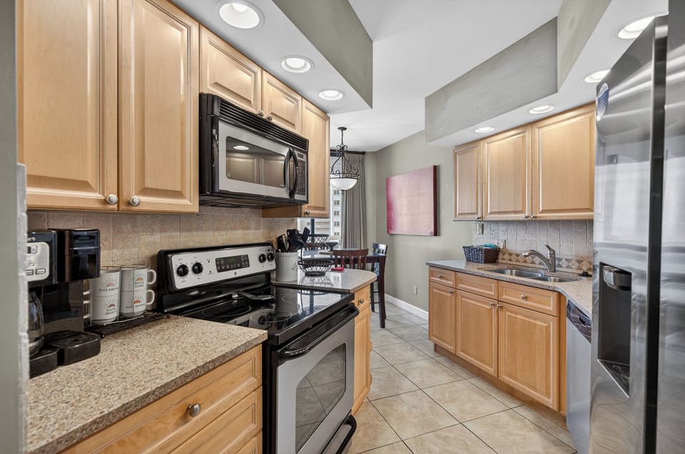 The kitchen is well equipped! 