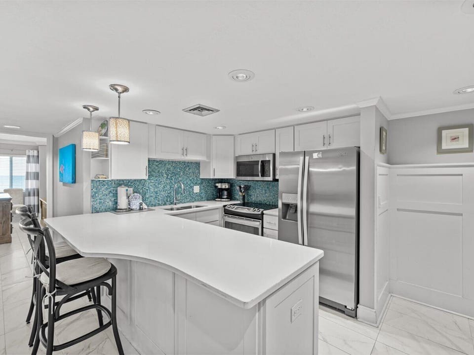 HSRC 302 Kitchen / Breakfast Bar