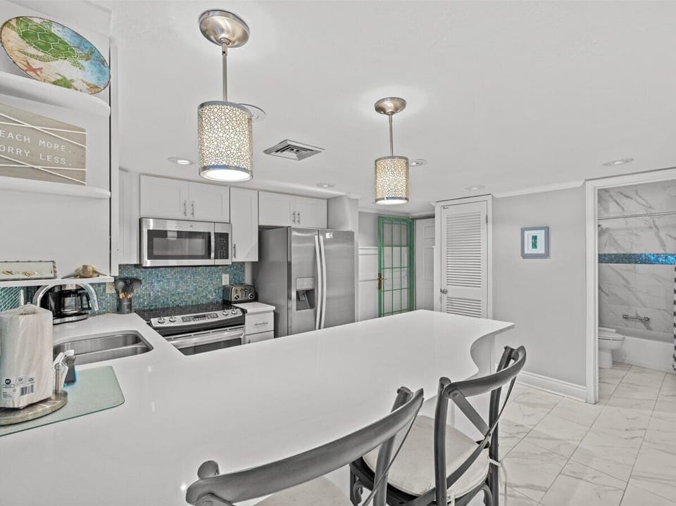 HSRC 302 Kitchen / Breakfast Bar
