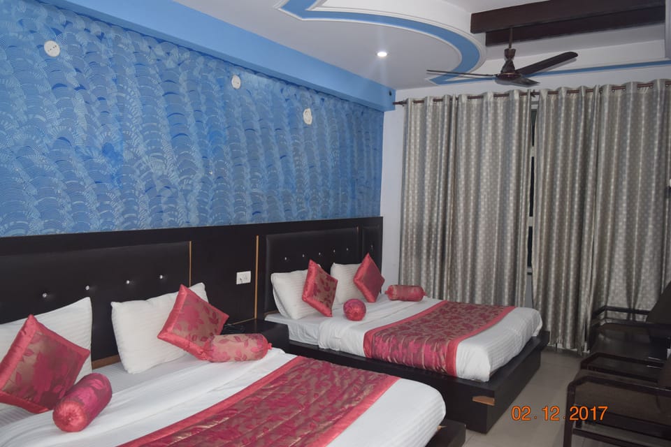 Deluxe Quadruple Room, Smoking | Desk, soundproofing, iron/ironing board, free WiFi