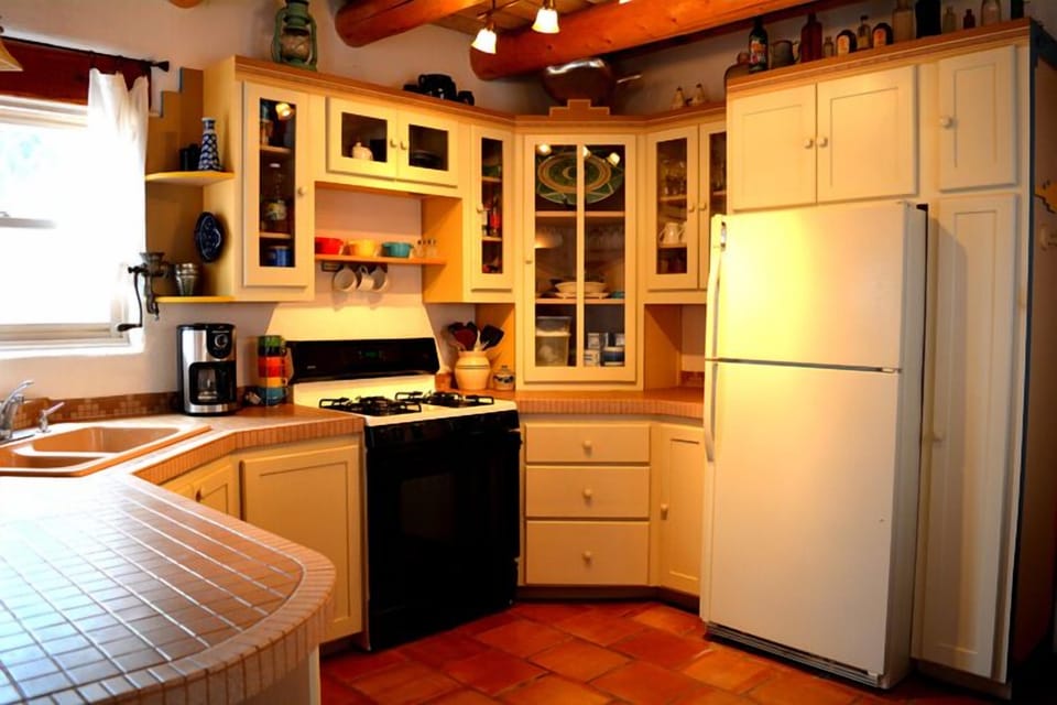 Upscale kitchen with all major appliances, cookware & tableware
