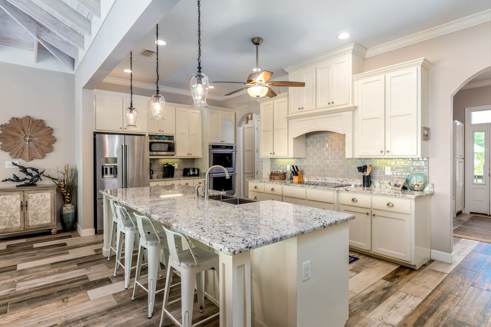 Clean Kitchen with bar seating for 3. Perfect for socializing on your Dauphin Island Vacation