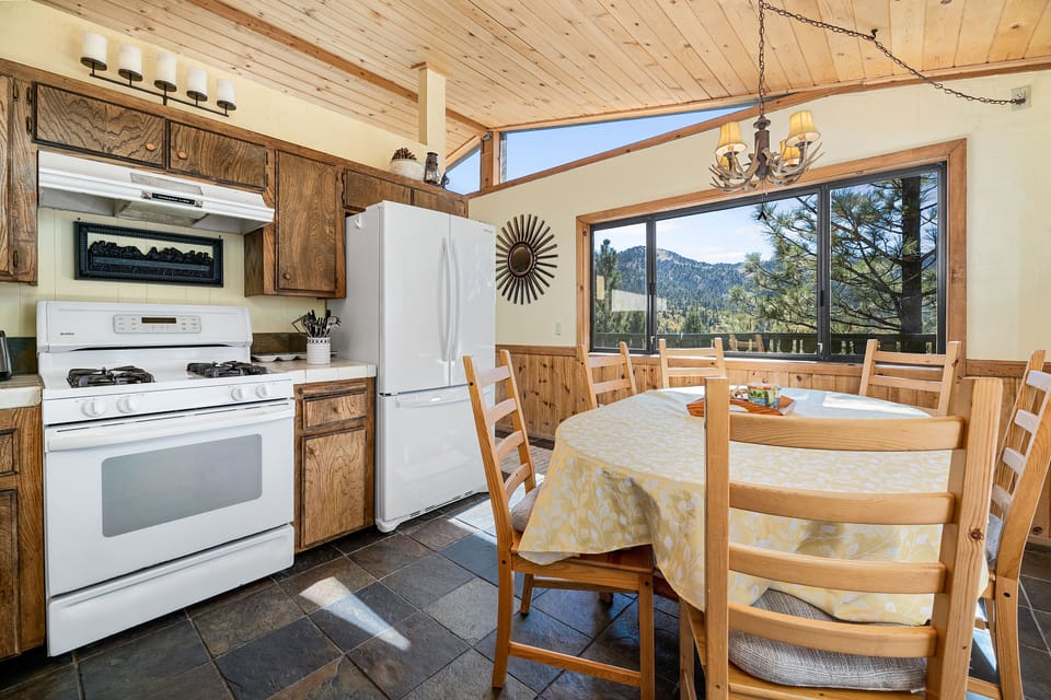 Dining Area. - Beautiful views from dining area with enough seating for all.